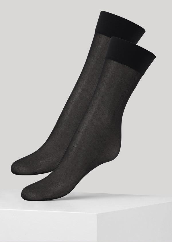 These fashionable sheer pop socks in 15 denier are made using only recycled materials.