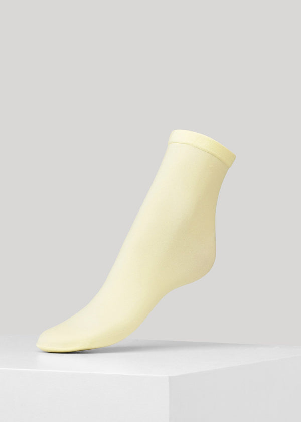 The fashionable and classic pop socks in 50 denier made using only recycled materials.