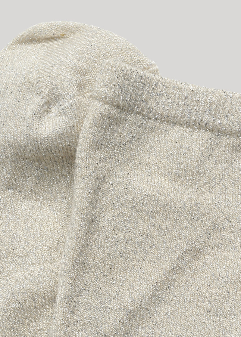 The soft full glitter Mei sock in Gold is made in super soft Lenzing Viscose® yarn made with  a 180 needles fine gauge. 